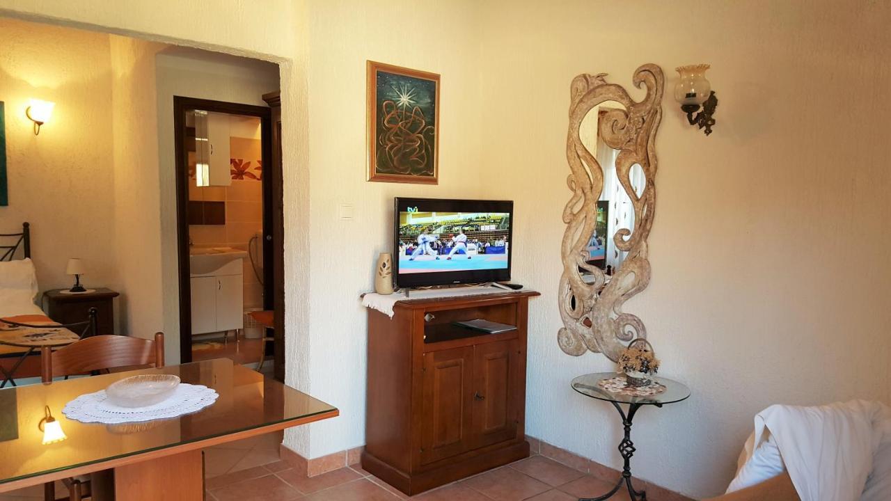 Apartment La Roza Funtana Exterior photo