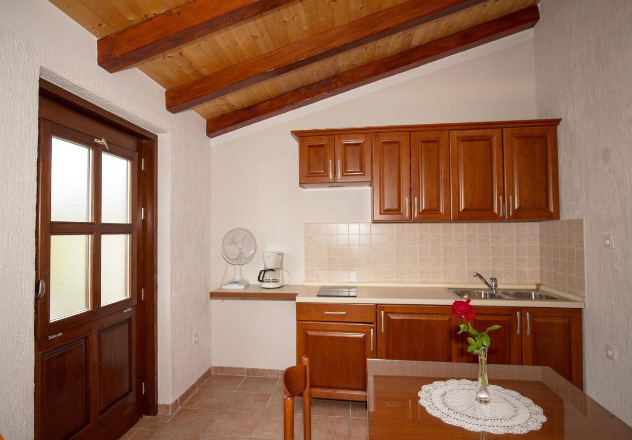 Apartment La Roza Funtana Exterior photo