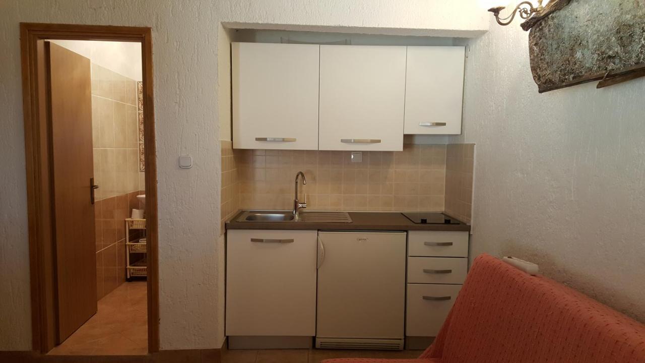 Apartment La Roza Funtana Exterior photo